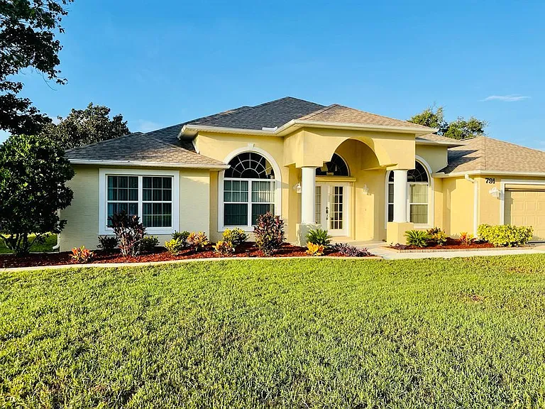 791 Foxhound Dr — Photo 2