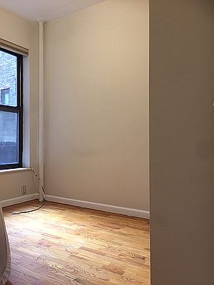 5th image of 208 Thompson St APT 3