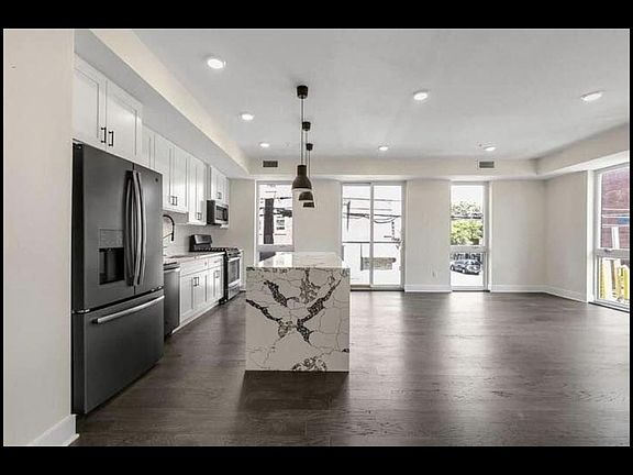 4th image of 1868 Frankford Ave #305