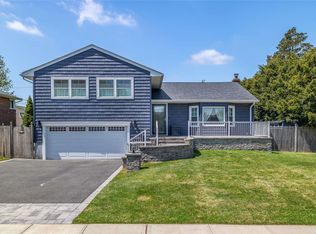 38 Florgate Rd, Farmingdale, NY 11735