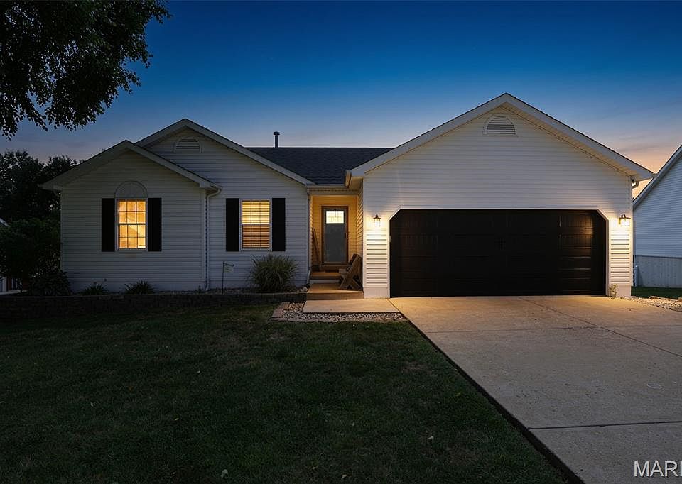 1st image of 2118 Prairie Glen Dr