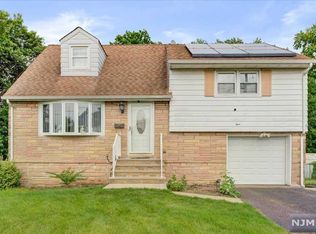 4 Cedar Dr, Rochelle Park, NJ 07662