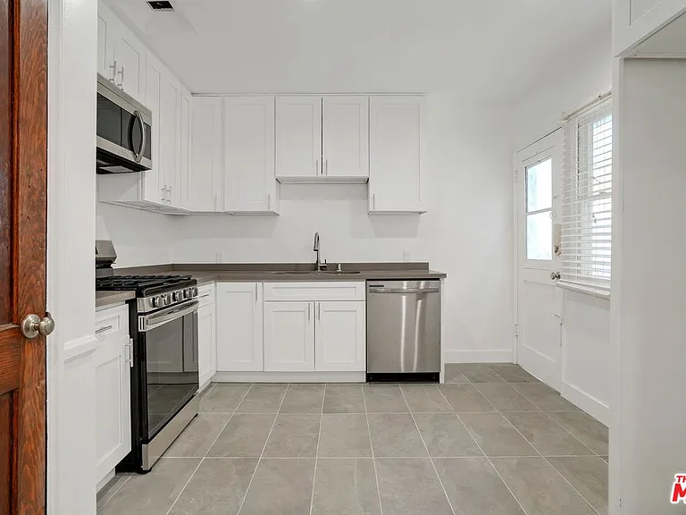 644 S Dunsmuir Ave — Photo 4