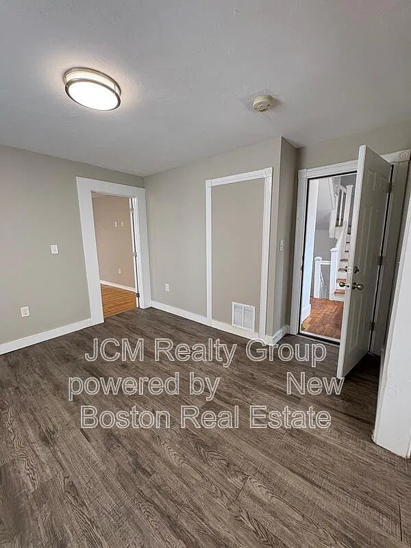 2 bed, 1.0 bath, 1000 sqft, $2,400 — Photo 3