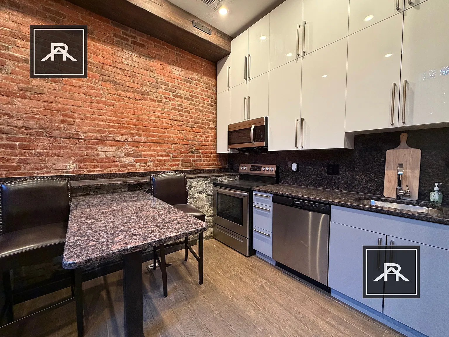 1 bed, 1.0 bath, 995 sqft, $3,200 — Photo 2