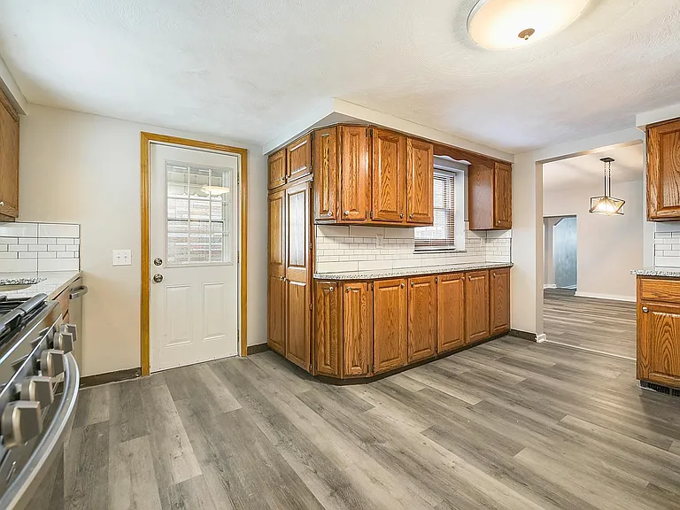 1811 Harcum Way — Photo 4