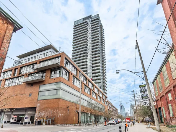 33 Mill St #2406, Toronto, ON M5A 3R3