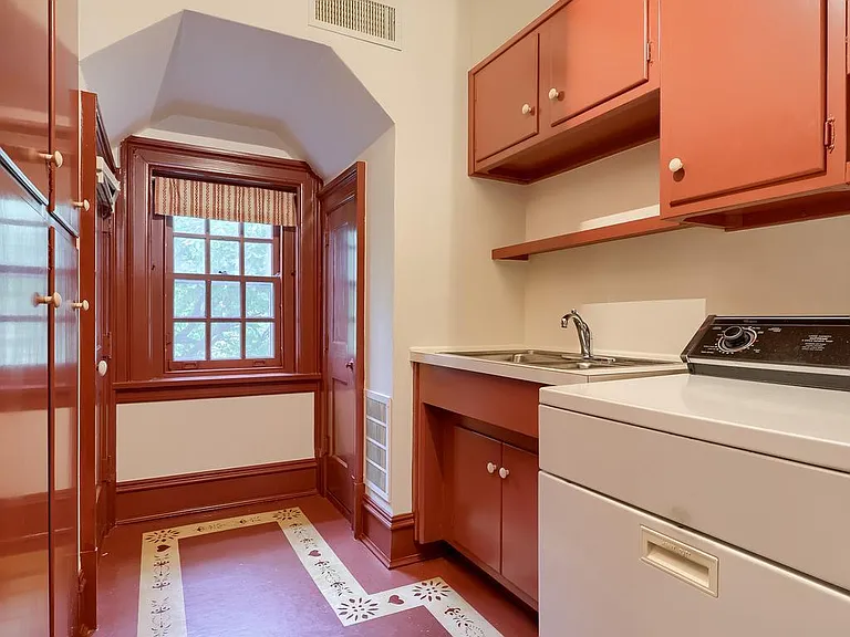 226 E Caracas Ave — Photo 23