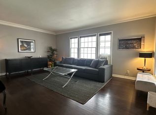 1126 Hacienda Pl, West Hollywood, CA 90069
