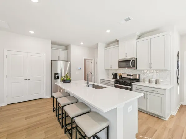 Jade Plan, Oakwood Townes