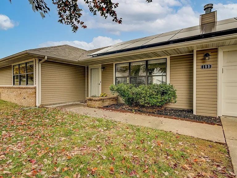 199 Lancashire Dr — Photo 12