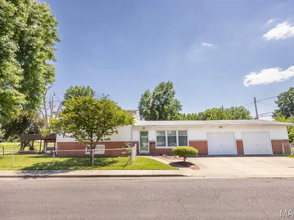 201 S Olive St, Hartford, IL 62048