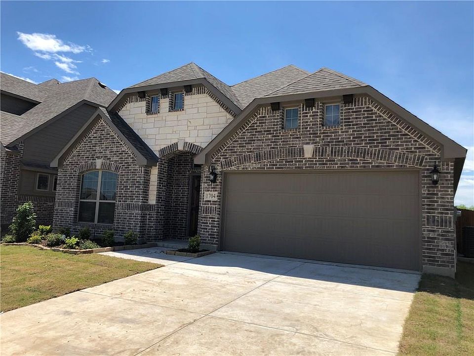 1st image of 1704 De Berry Ln