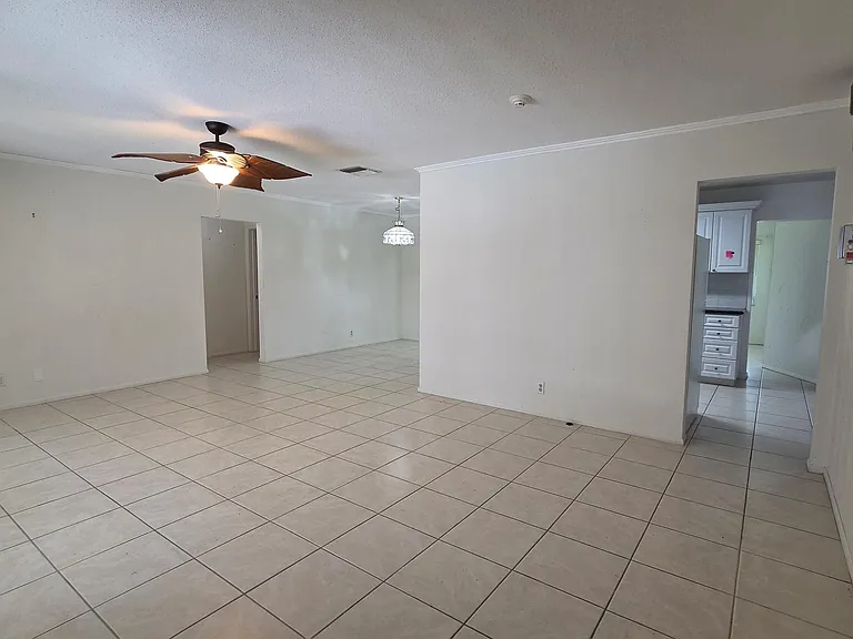 7002 NW 71st Ave — Photo 3