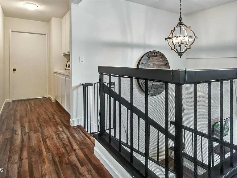 508 Village Rd — Photo 20