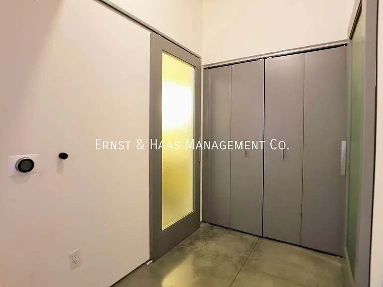 115 W 4th St #210 — Photo 30