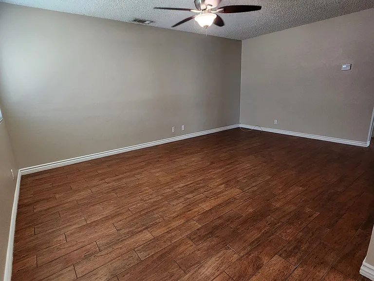 33680 Avenue C — Photo 3
