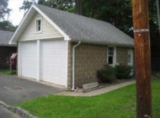 47 Riveredge Dr, Fairfield, NJ 07004