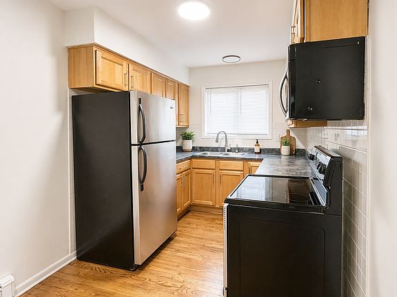 5th image of 1404 W Estes Ave APT 4B
