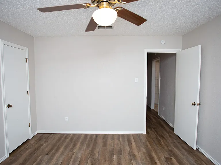 3401 Essex Ave — Photo 15