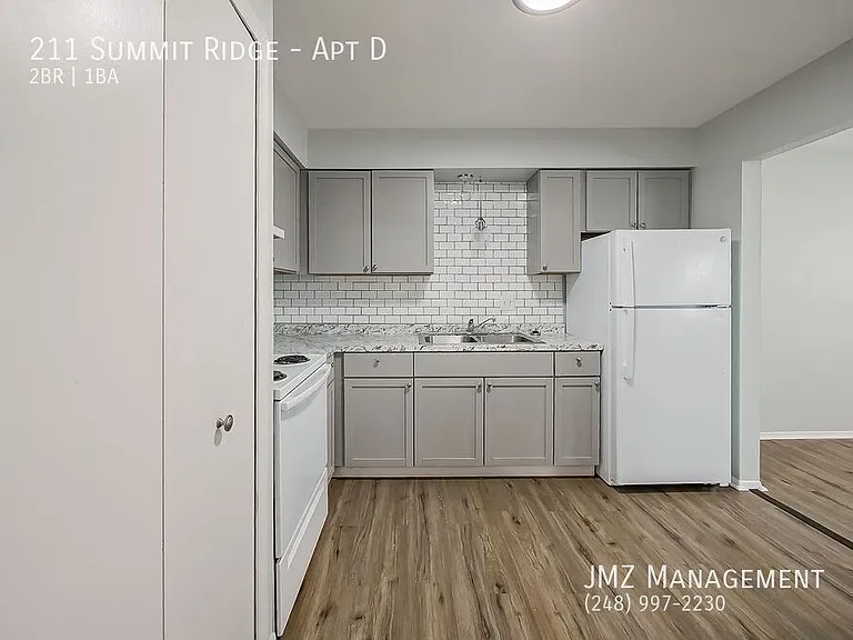 211 Summit Rdg #D — Photo 3