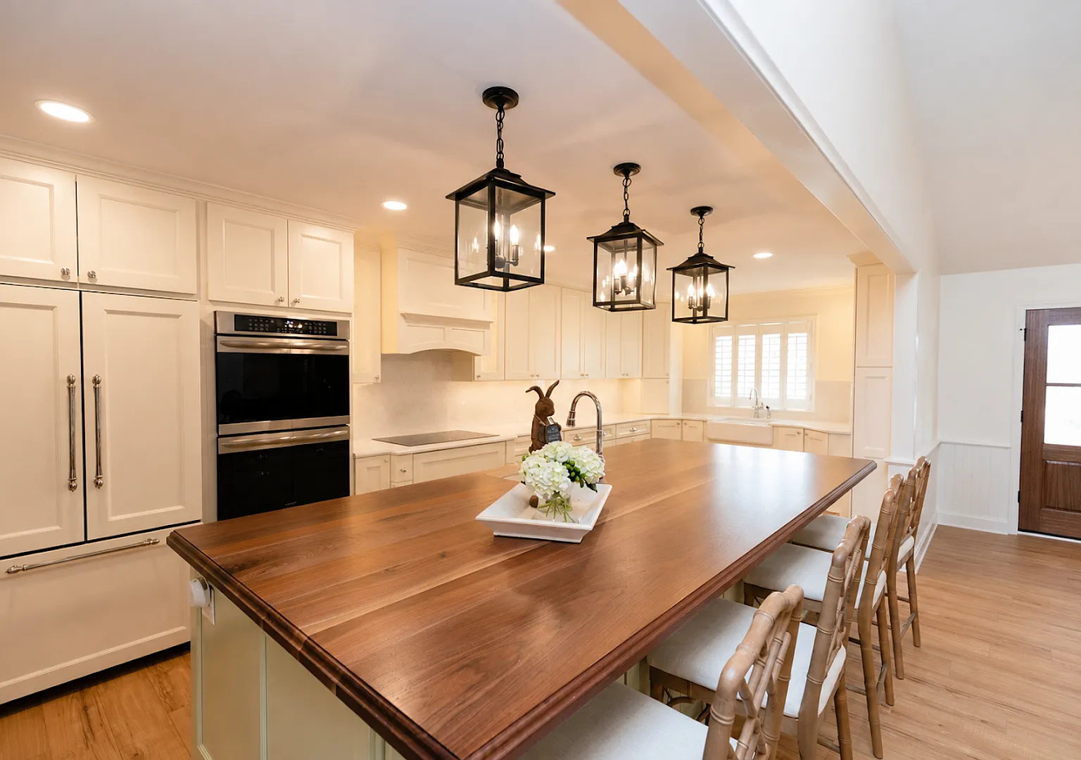 508 W Harry - All Utilities Included — Photo 3