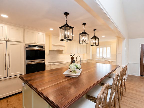 3rd image of 508 W Harry St