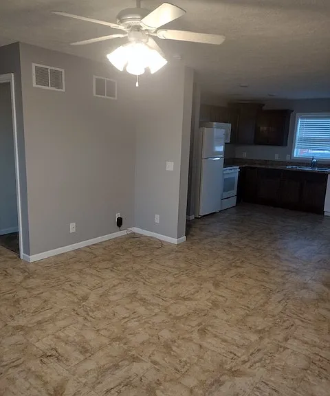 915 N Riverside Dr #1 — Photo 4