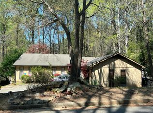 9570 Hillside Dr, Roswell, GA