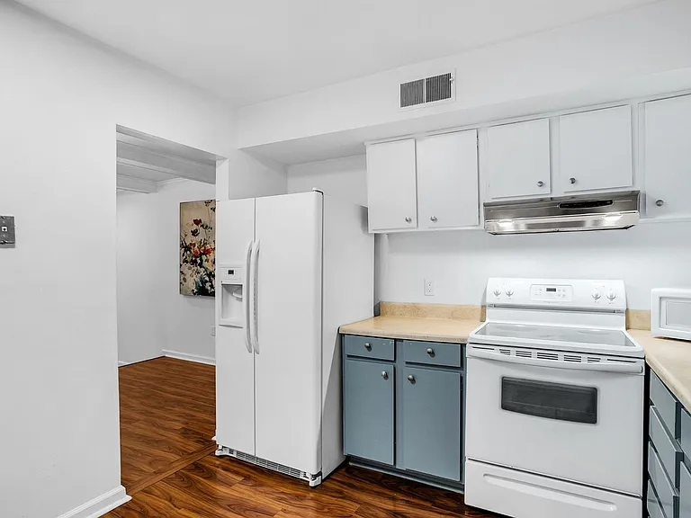 925 Cleveland St #19 — Photo 10