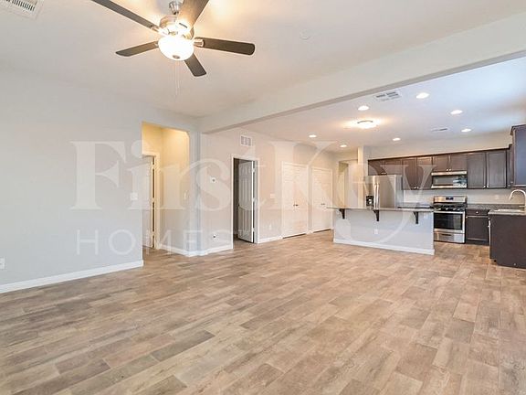 5th image of 140 Soaring Sky Ave