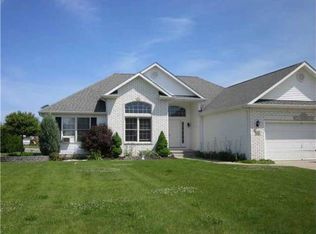 3635 Kelsey Ln, North Tonawanda, NY 14120