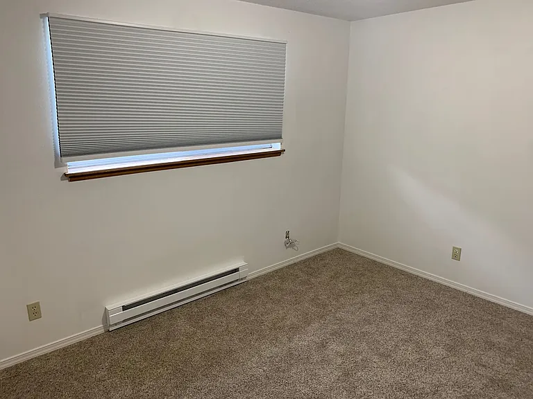 620 S Laurel St — Photo 3