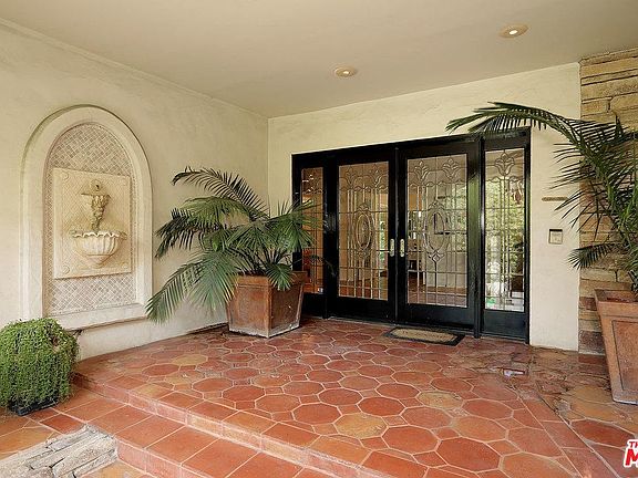4th image of 3298 N Knoll Dr