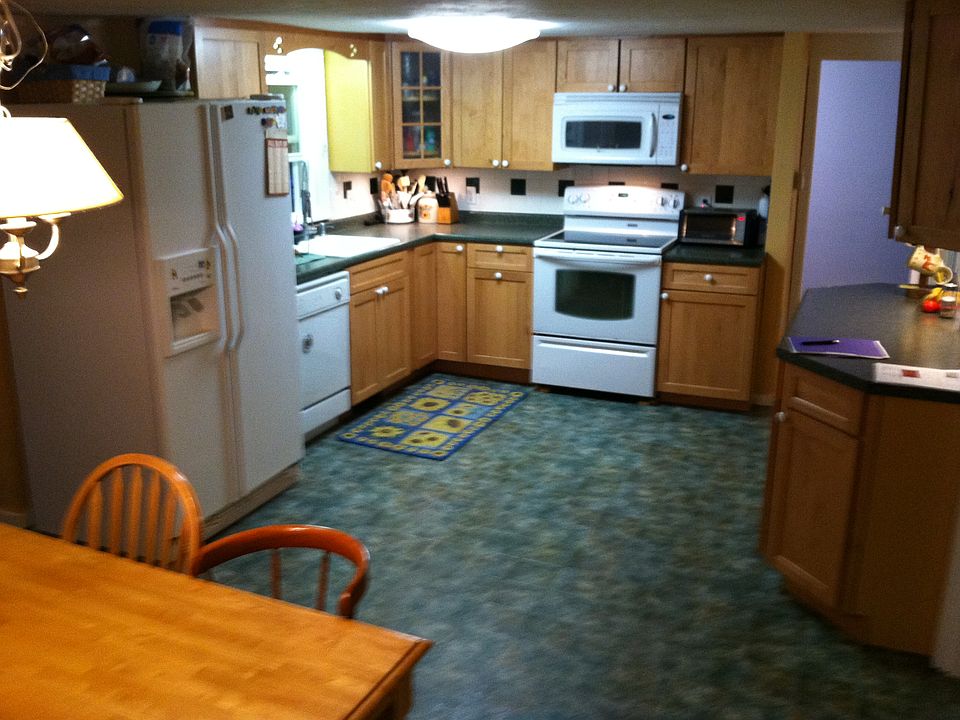 Eat-In Kitchen