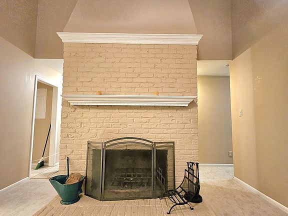 Open floor plan! Chalet ceiing, is two floor height. Real wood fireplace. door on the left goes to kitchen Hallway to the right goes to all bedrooms, bath and washer dryer (Included)
Front doot is on the left just behind the fireplace