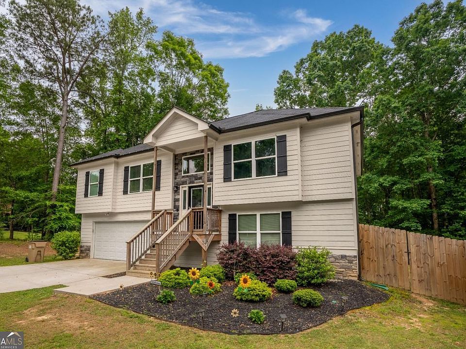 1st image of 554 Saddle Ridge Dr