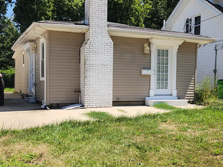 133 Sunset Rd — Photo 1