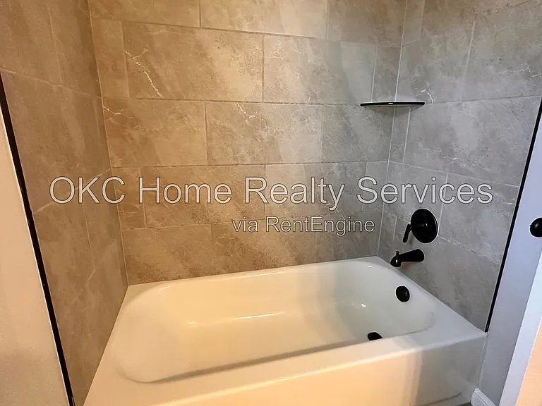 7724 Windstone Dr — Photo 15