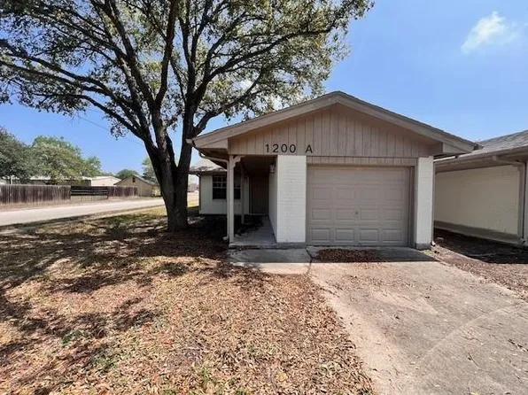 1200 Kline #A, Odem, TX 78370