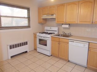 21924 75th Ave, Oakland Gardens, NY 11364