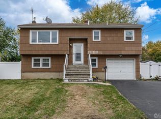 61 Sheppard Pl, Fords, NJ 08863