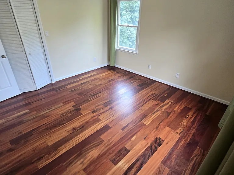 Upstairs front bedroom