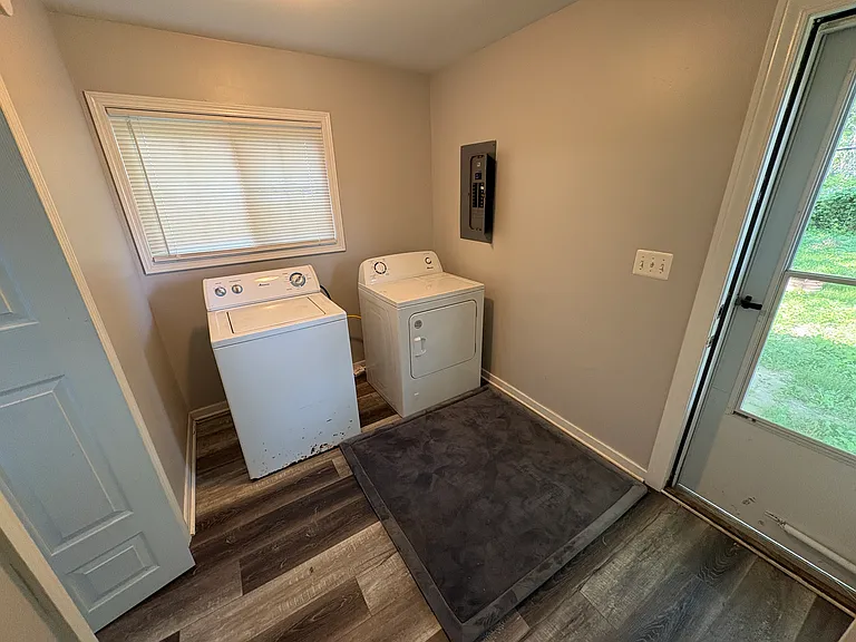 5852 Beech Daly Rd — Photo 8
