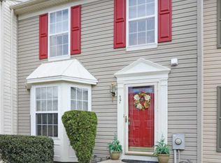 17 Players Ln, Pine Hill, NJ 08021