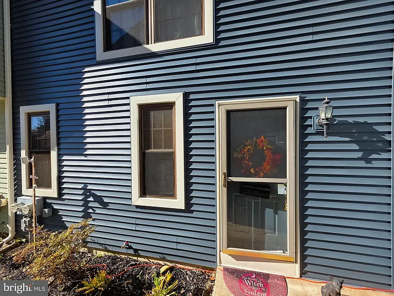 203 Franklin Ct — Photo 3