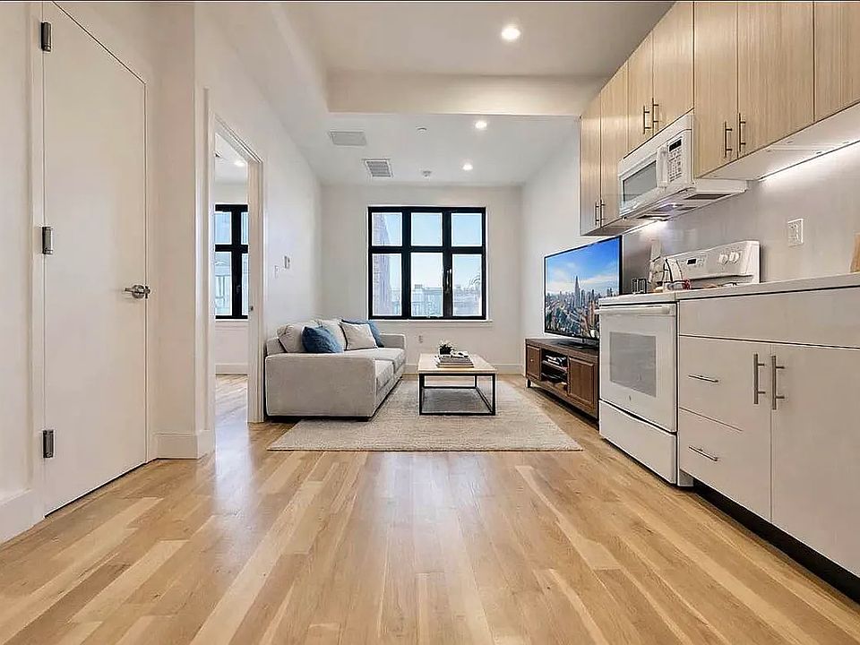 1st image of 818 Lexington Ave #3E
