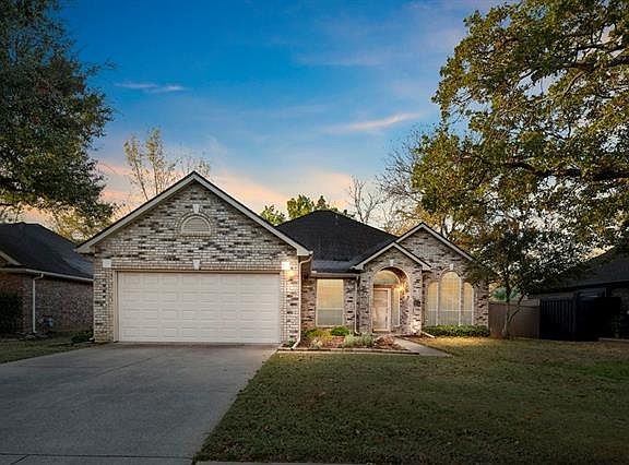 2nd image of 613 Oak Hollow Ln