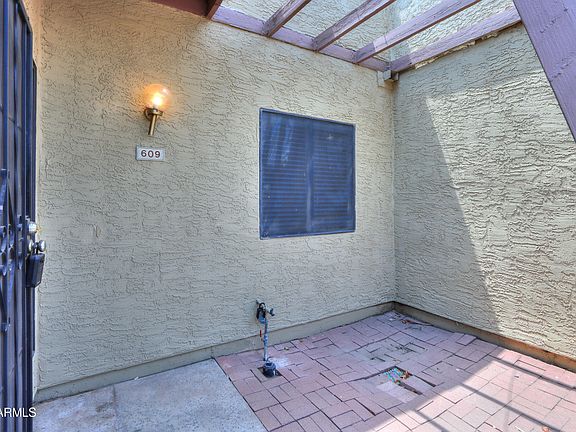 2nd image of 609 W 14TH Street
