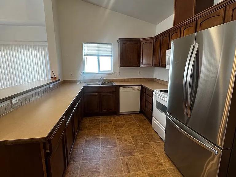 1208 W Malaga Ave — Photo 6